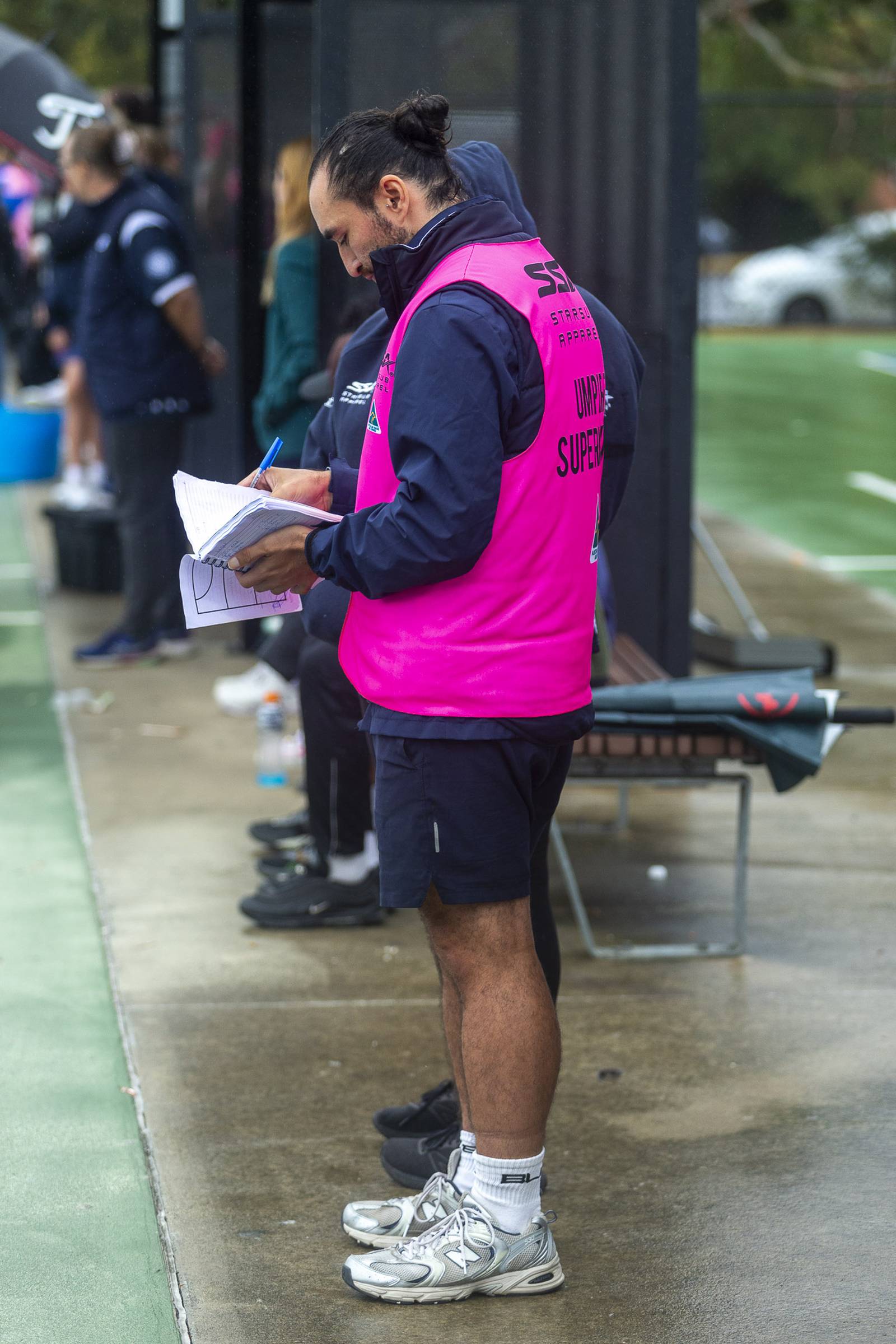 HCNA umpire supervisor taking notes courtside